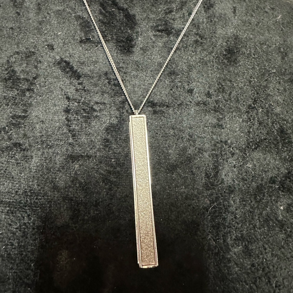 Elegant Silver Pendant Necklace